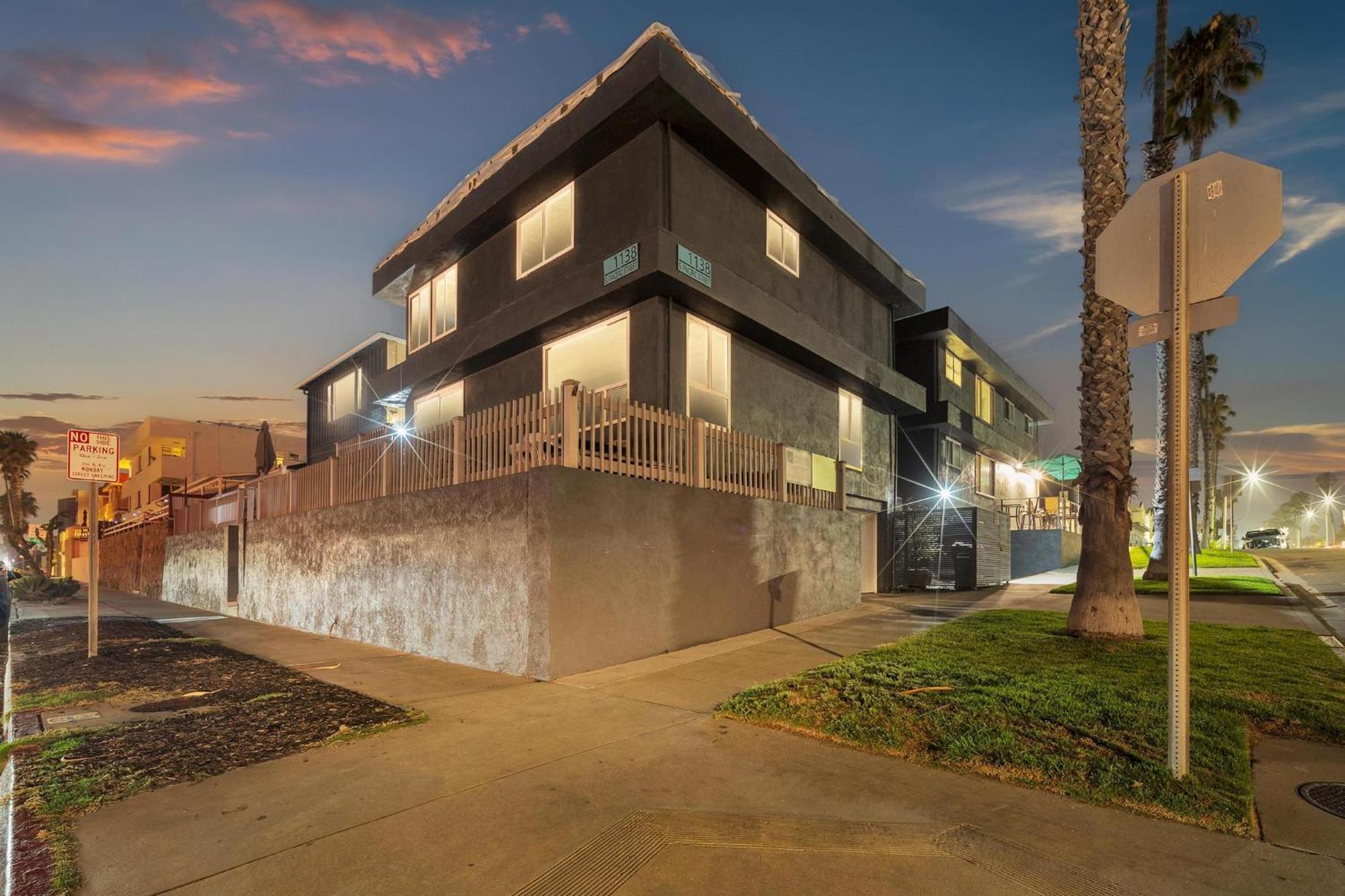 Tower 9 #4 Holiday home Oceanside